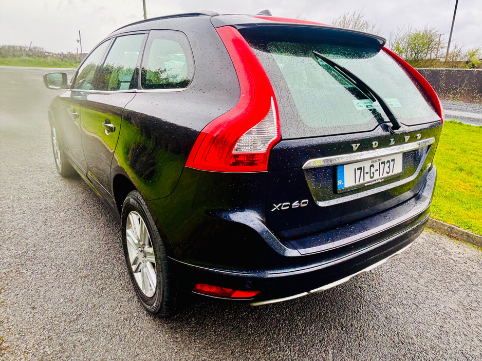 2017 Volvo XC60 - image 10