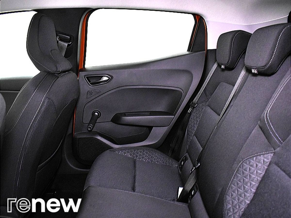 2021 Renault Clio - image 11