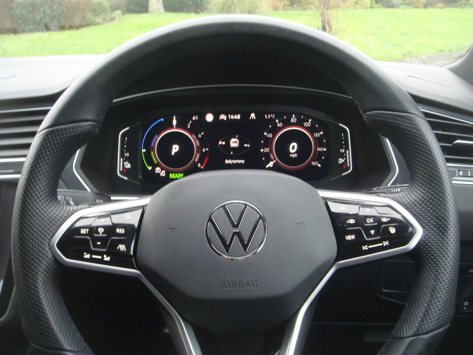 2023 Volkswagen Tiguan - image 8