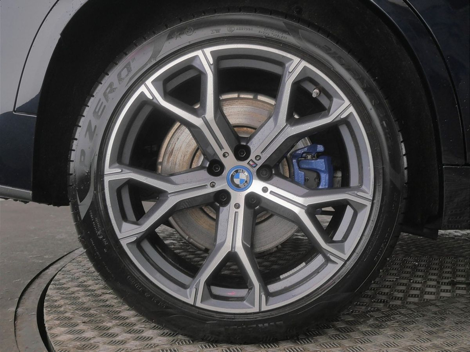 2025 BMW X5 - image 14