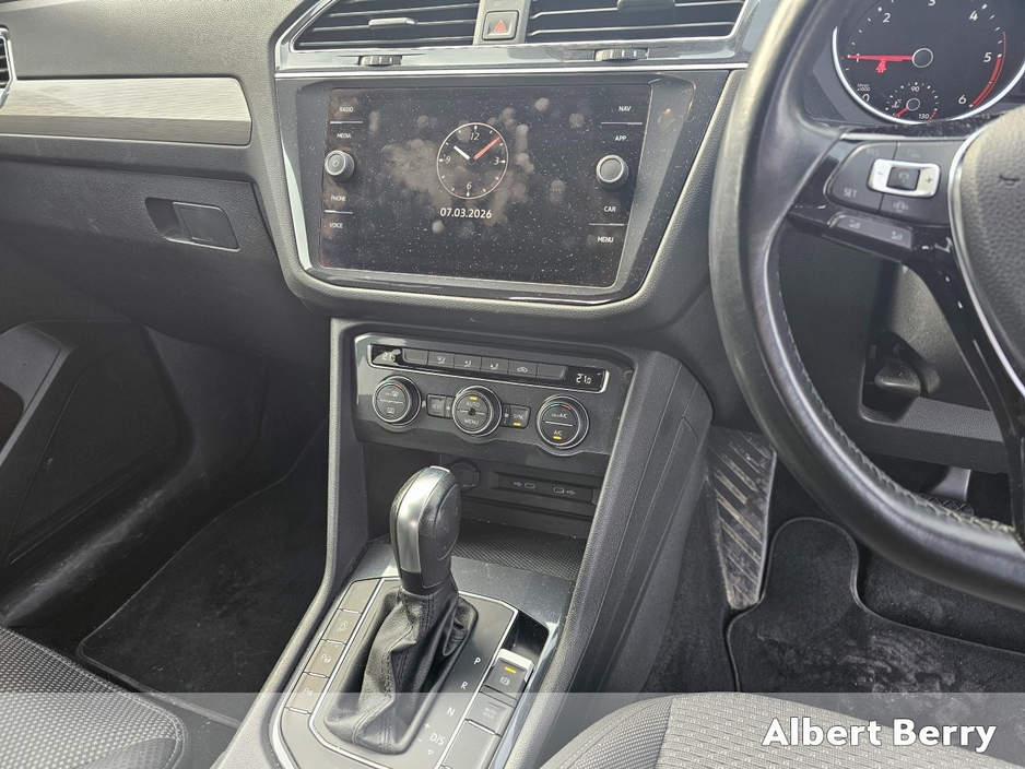 2021 Volkswagen Tiguan - image 8
