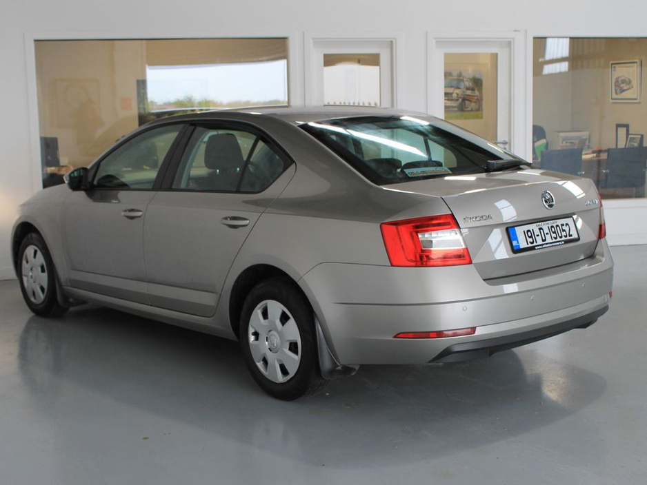 2019 Skoda Octavia - image 8