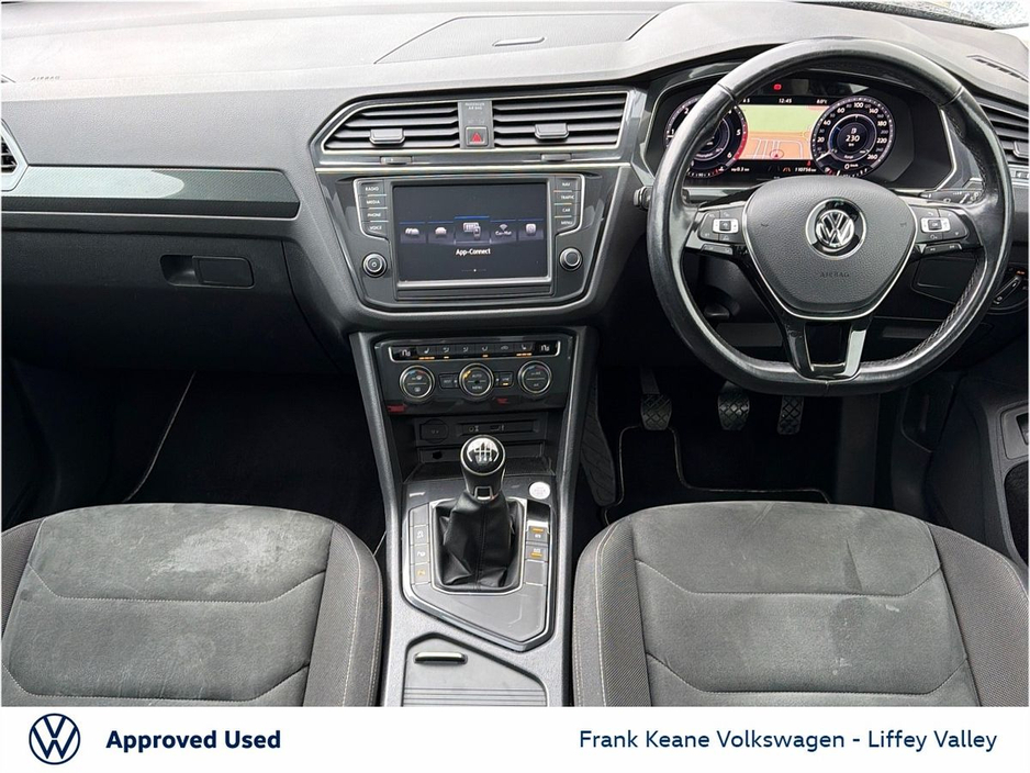 2017 Volkswagen Tiguan - image 2