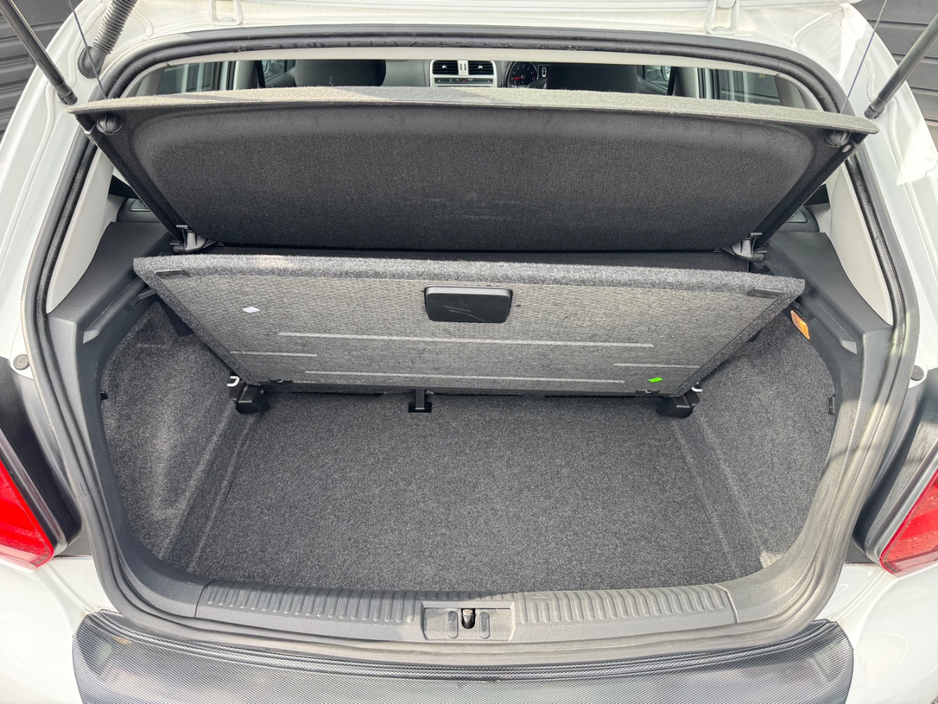 2016 Volkswagen Polo - image 17