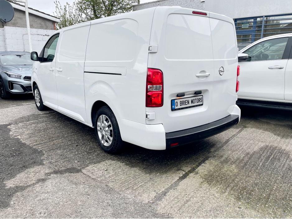 2022 Opel Vivaro - image 25