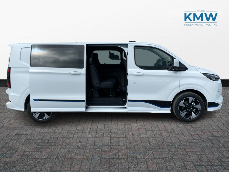 2026 Ford Transit Custom - image 3