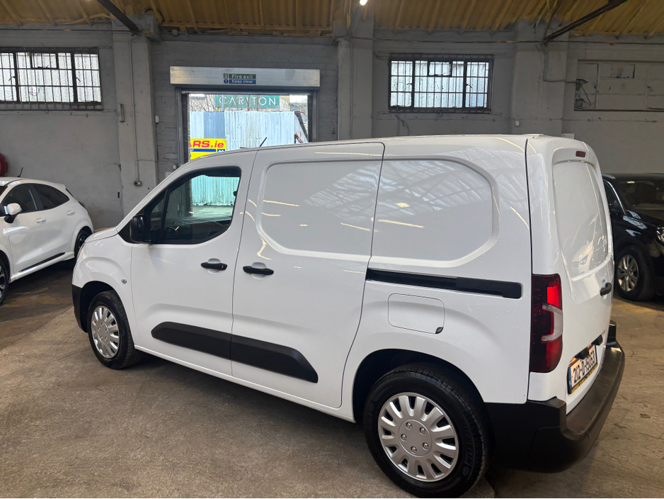 2021 Opel Combo - image 3