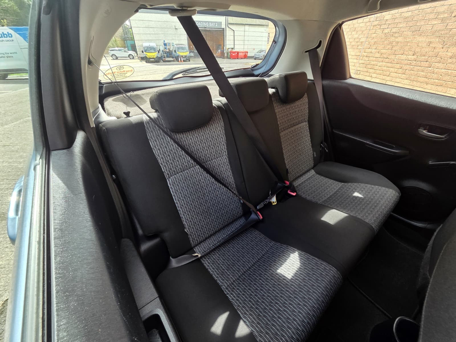 2013 Toyota Yaris - image 19