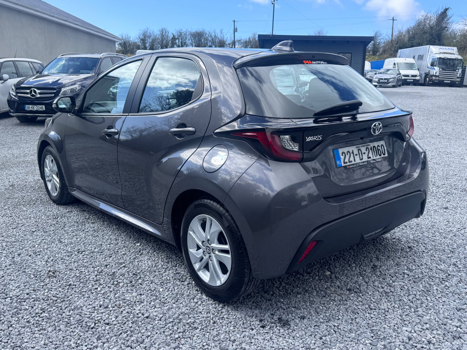 2022 Toyota Yaris - image 8