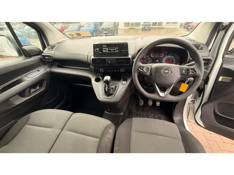 2022 Opel Combo - image 15
