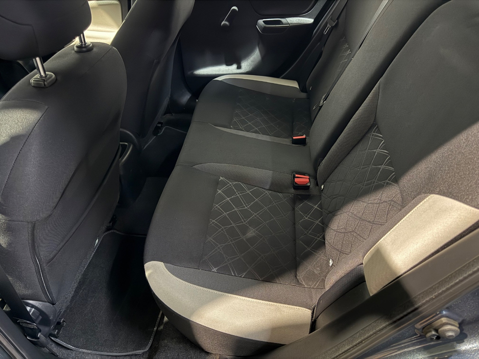 2017 Nissan Micra - image 10