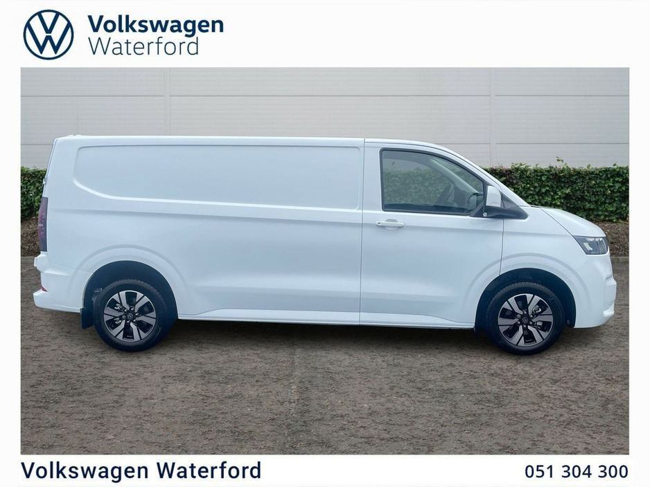 2025 Volkswagen Transporter  €36,475