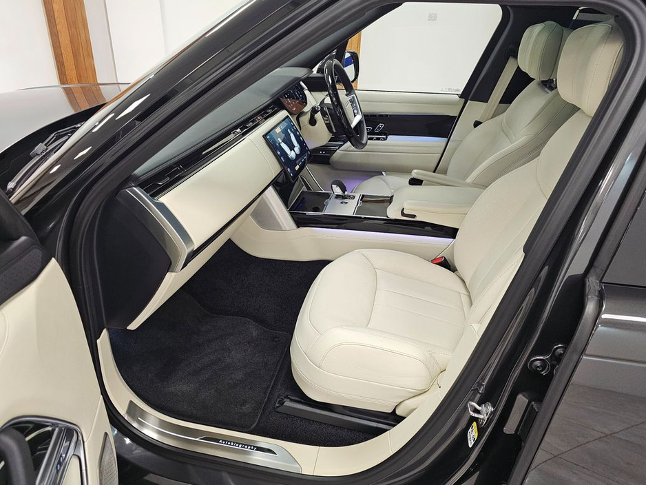 2025 Land Rover Range Rover - image 24