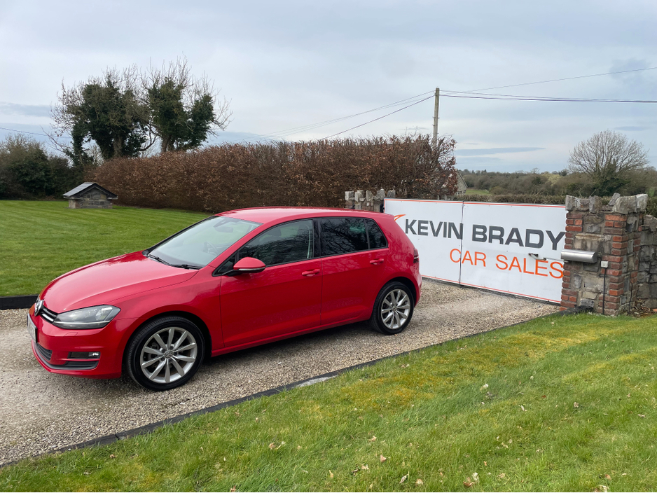 2017 Volkswagen Golf - image 3