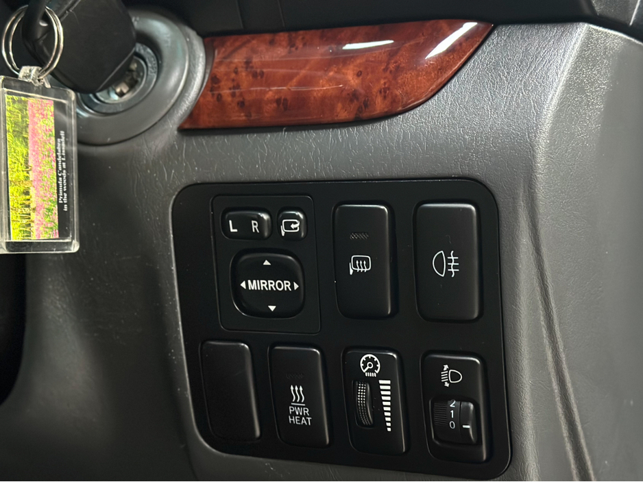 2004 Toyota Landcruiser - image 14