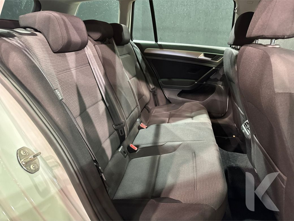 2016 Volkswagen Golf - image 12