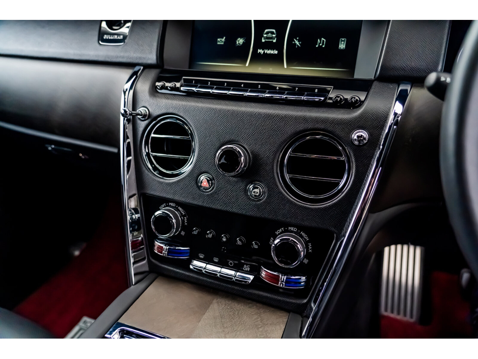 2023 Rolls-Royce Cullinan  €489,950