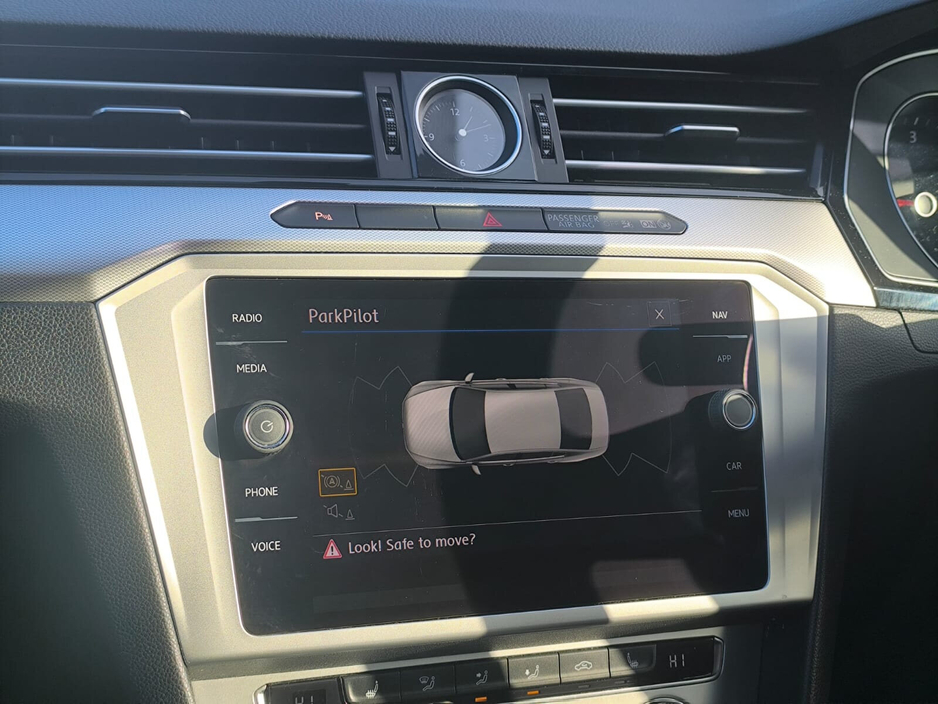 2018 Volkswagen Passat - image 14