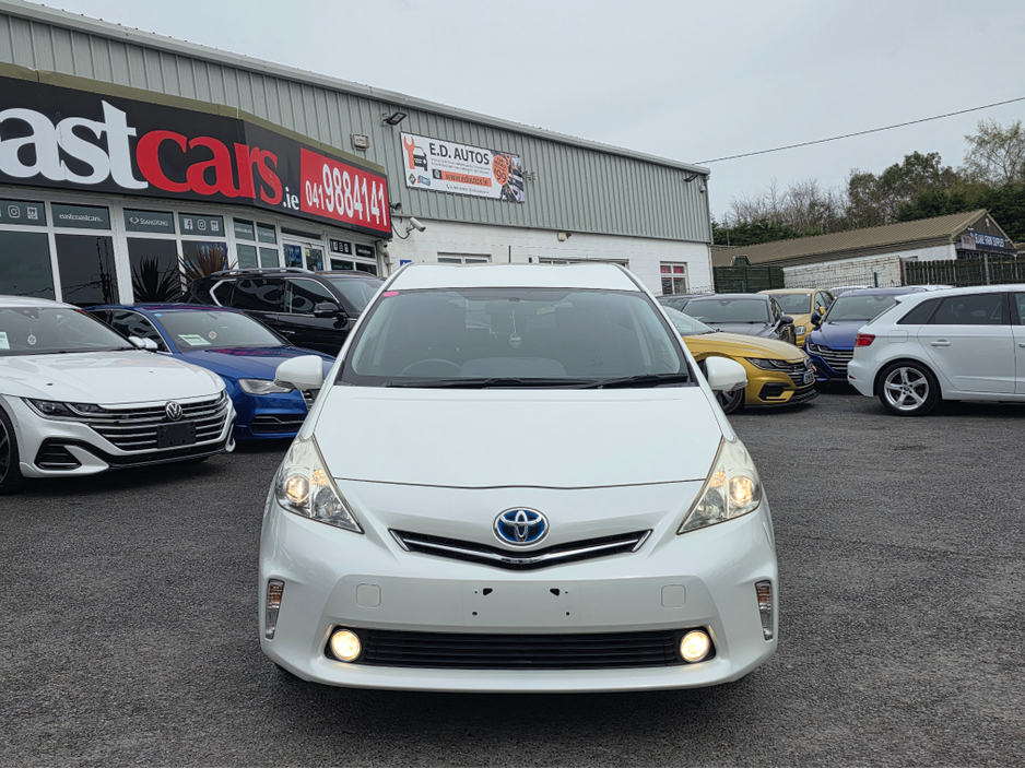 2014 Toyota Prius Alpha - image 23