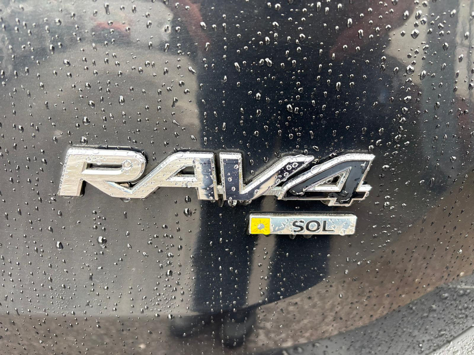 2014 Toyota Rav4 - image 10