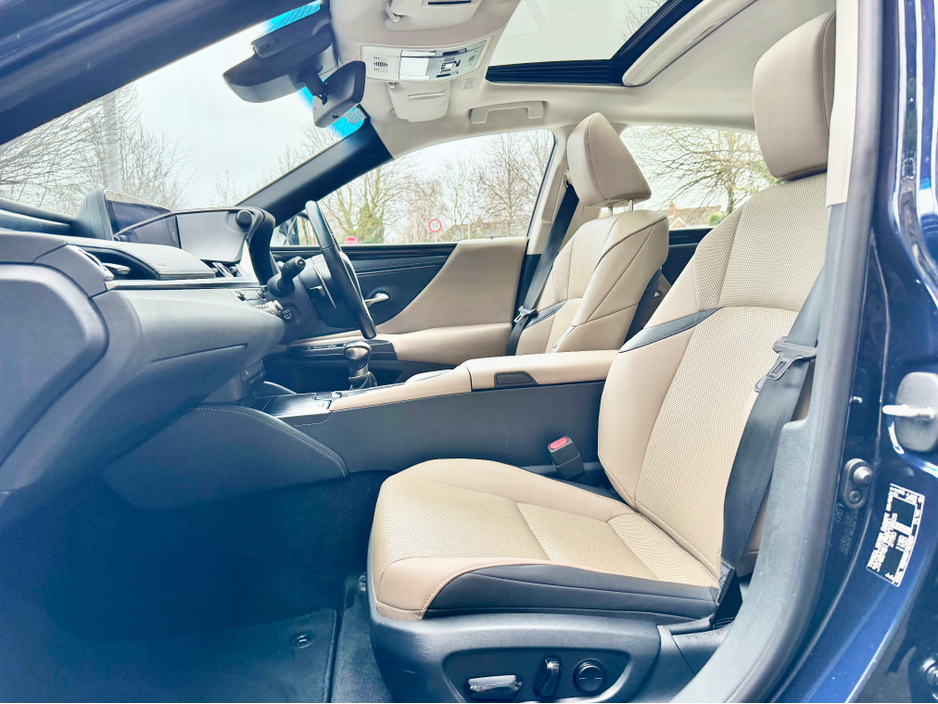 2021 Lexus ES 300 H DYNAMICS!! 1 YR HYBRID WARRANTY !! €29,900