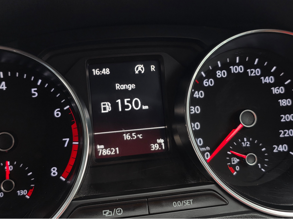 2016 Volkswagen Polo - image 15