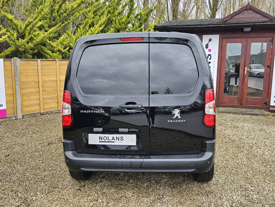 2023 Peugeot Partner - image 12