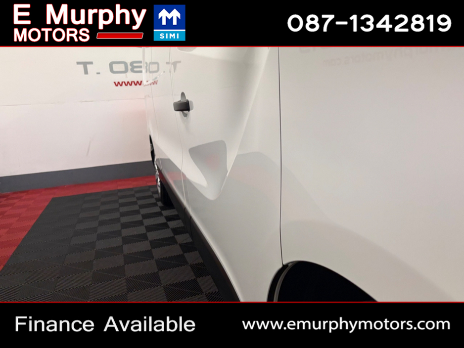 2022 Renault Trafic - image 21