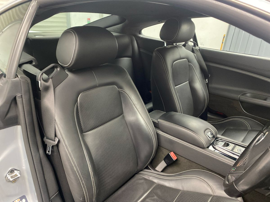 2010 Jaguar XKR - image 23