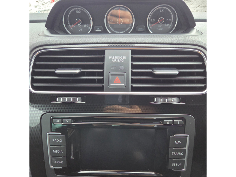 2014 Volkswagen Scirocco - image 10