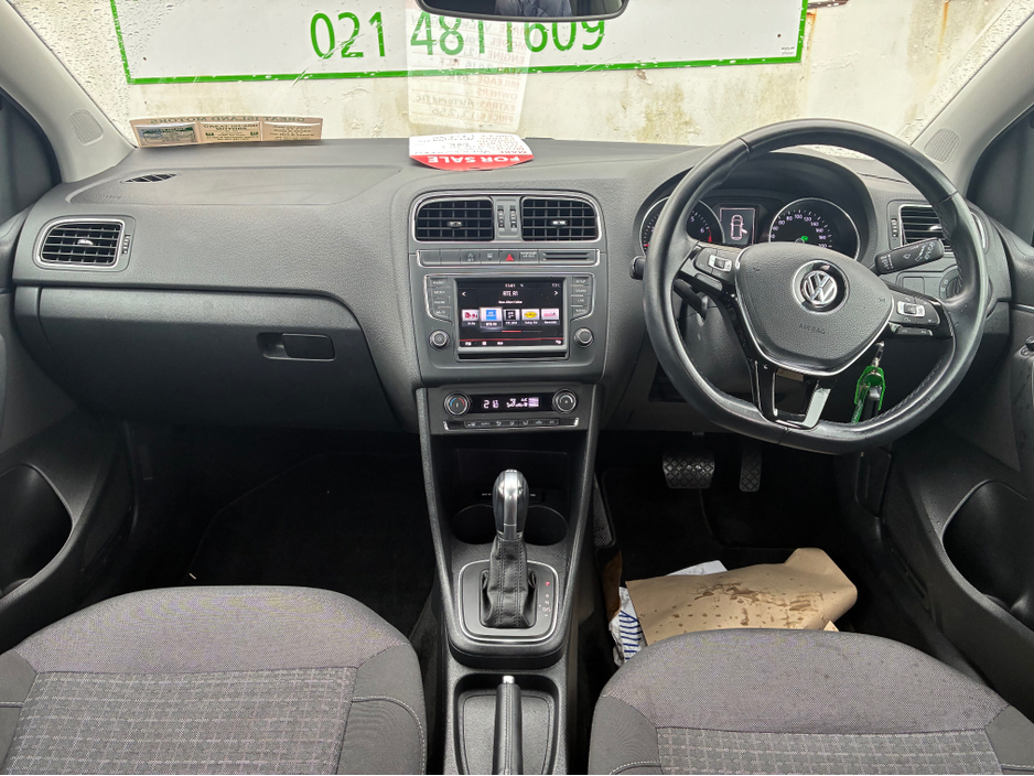 2015 Volkswagen Polo - image 8