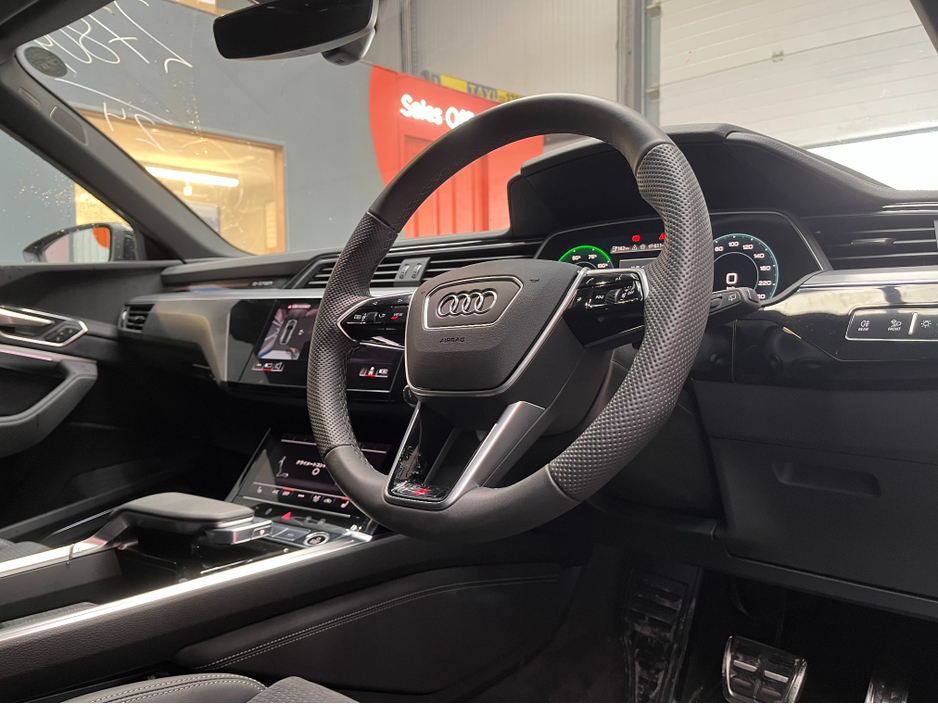 2024 Audi Q8 e-tron €64950 2024 AUDI Q8 E-TRON 55 QUATTRO S-LINE AUTOMATIC / CRUISE CONTROL / 360° CAMERA / ELECTRIC MEMORY & HEATED SEATS / PADDLE SHIFTERS / AMBIENT LIGHTS / APPLE CARPLAY / HEATED REAR SEATS €64,950