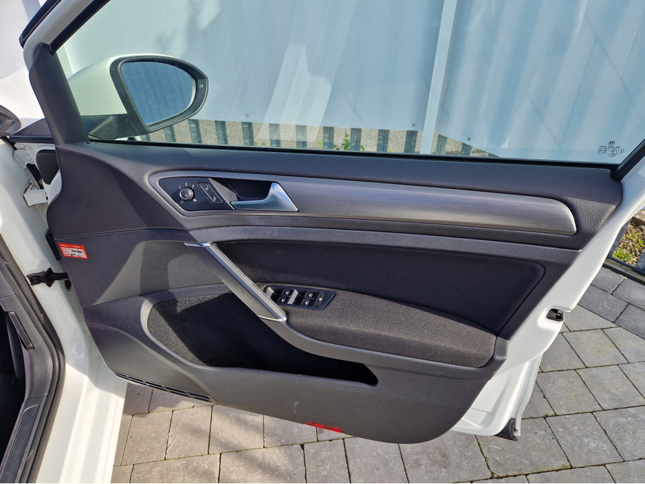 2013 Volkswagen Golf - image 11