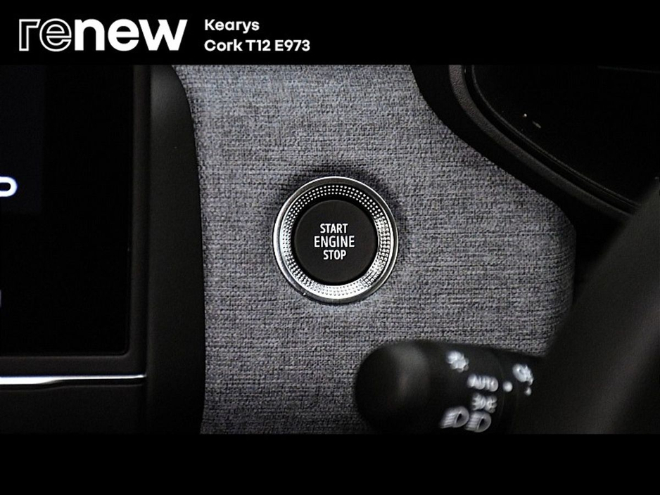 2025 Renault Clio - image 16