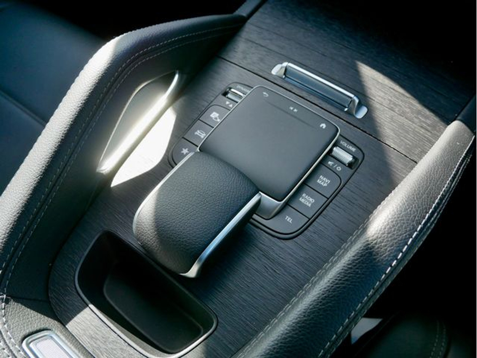 2022 Mercedes-Benz GLE Class - image 24