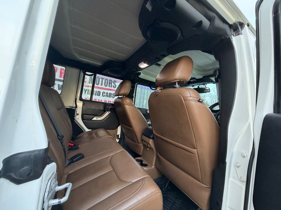 2014 Jeep Wrangler - image 26
