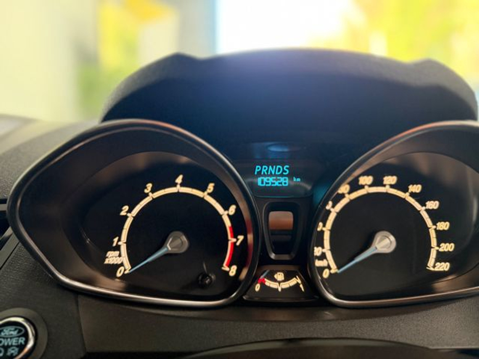 2015 Ford Fiesta - image 11