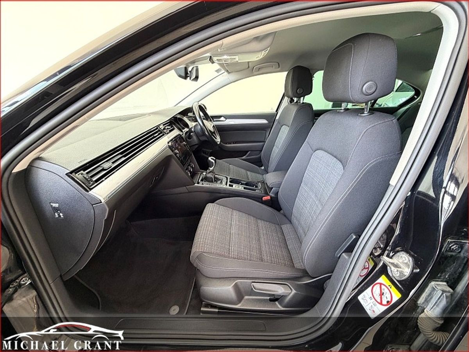 2020 Volkswagen Passat - image 15