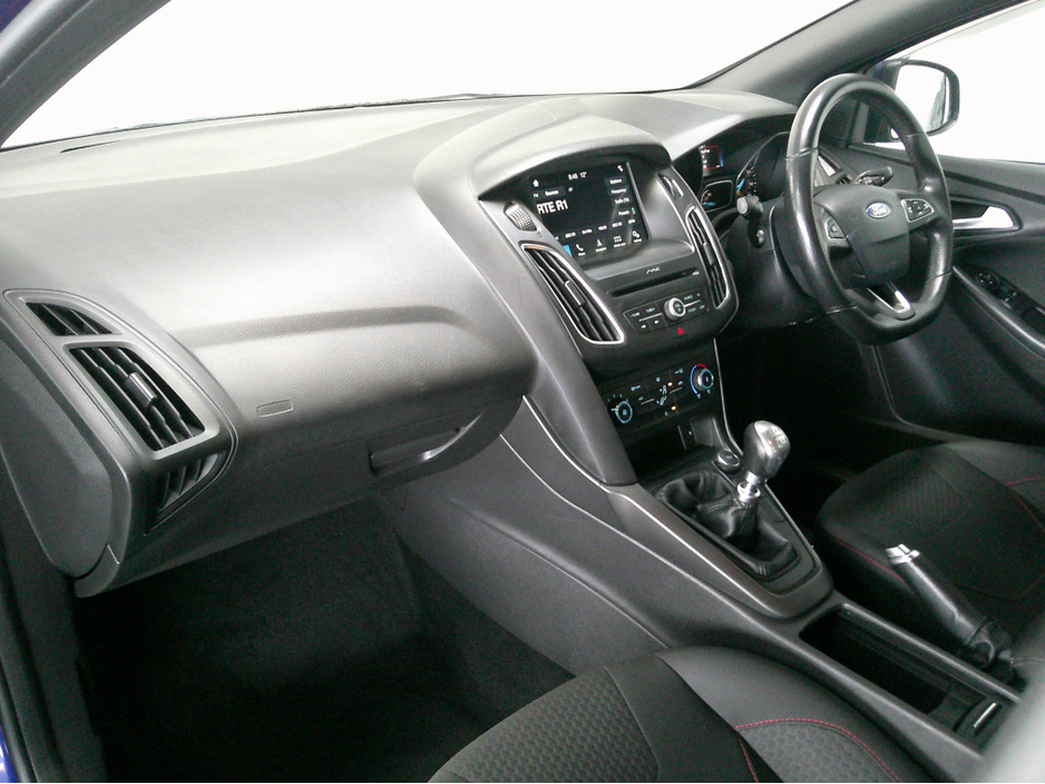 2018 Ford Focus - image 18