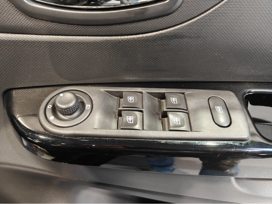 2015 Renault Captur 0.9 TCE 90 D-QUE S M- MEDIANAV 5DR M-NV NRG €8,750