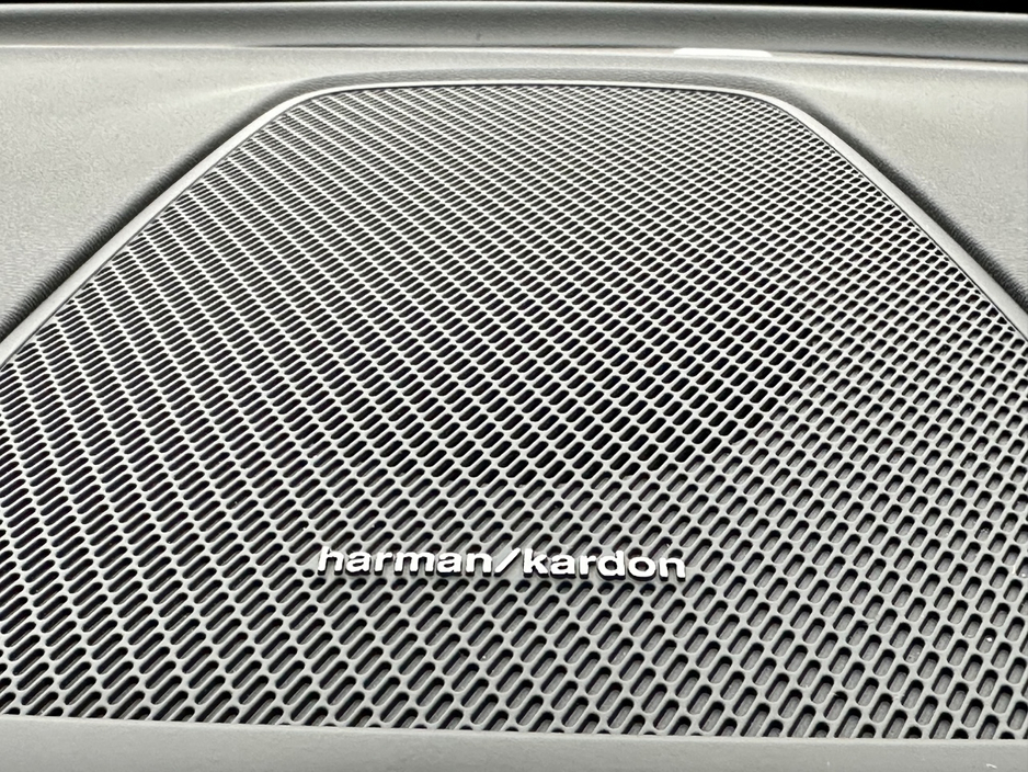 2025 Volvo XC60 - image 15