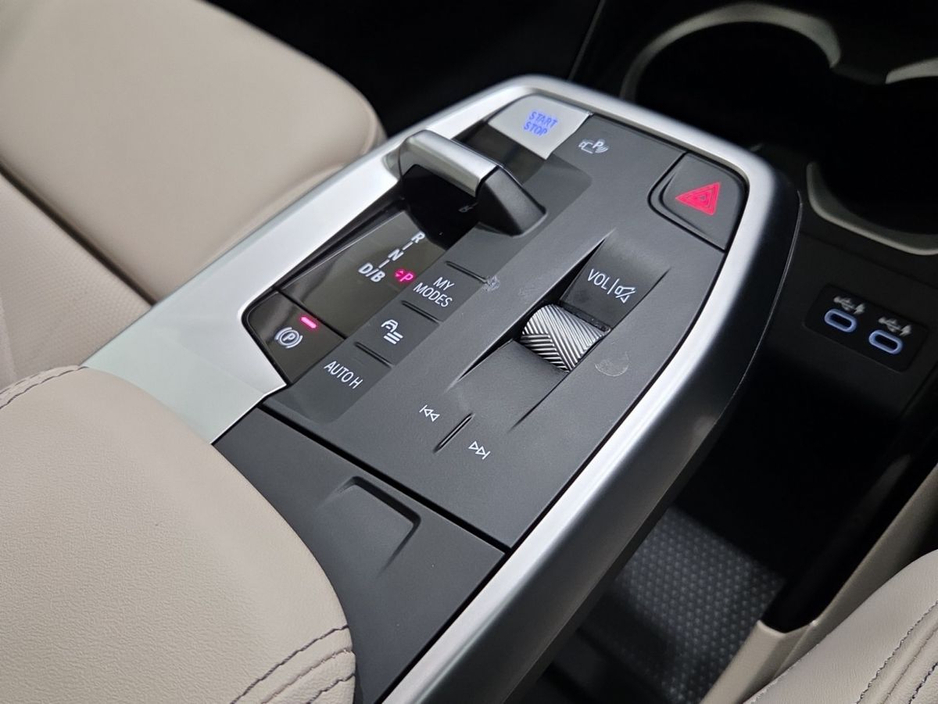2024 BMW iX1 - image 10