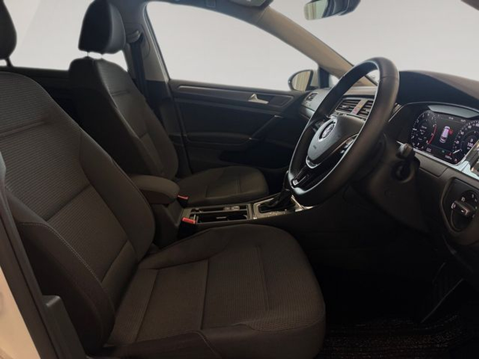 2018 Volkswagen Golf - image 11