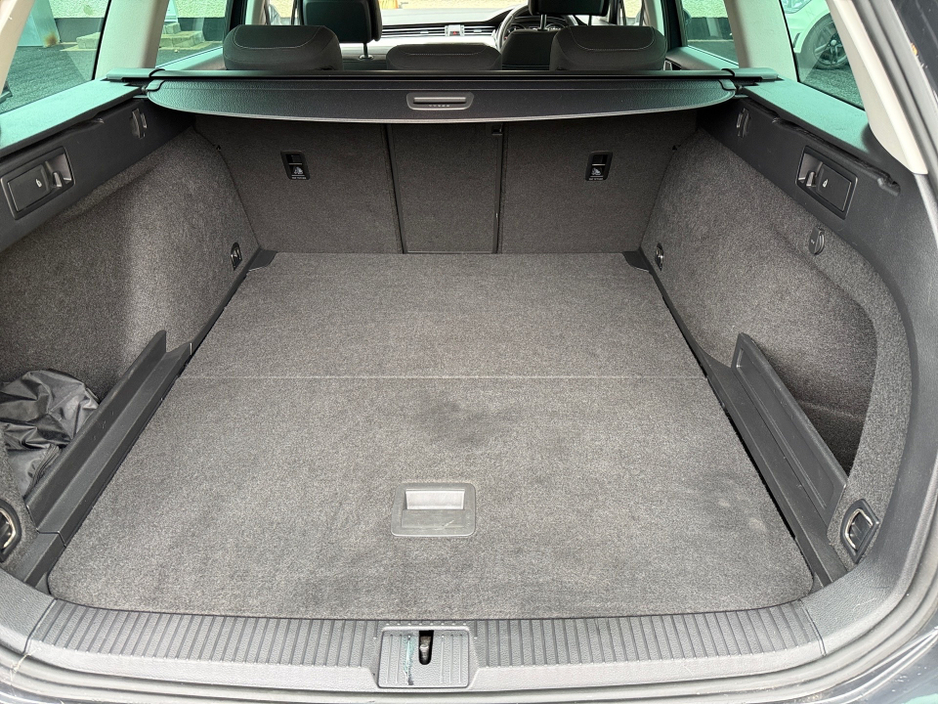 2021 Volkswagen Passat SE NAV 2.0 TDI 150 BHP **NEW MODEL**ONE UK OWNER**XENON HEADLIGHTS**SAT NAV**MINT**FSH** €21,450