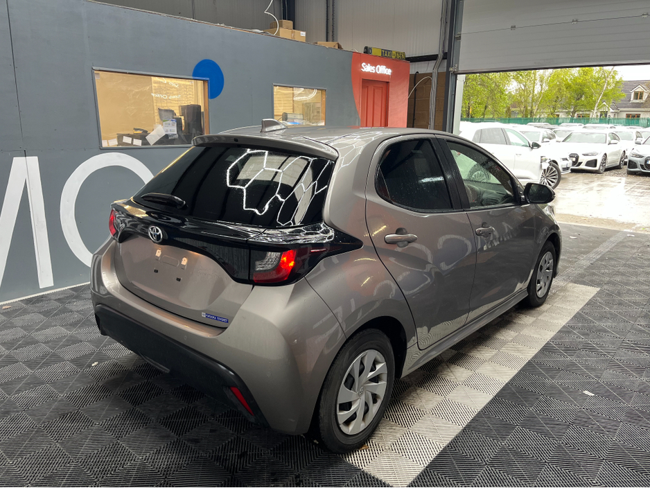 2021 Toyota Yaris - image 2