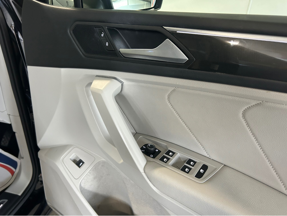 2021 Volkswagen Tiguan - image 14