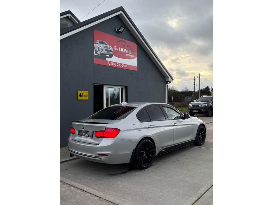 2017 BMW 3 Series - image 7