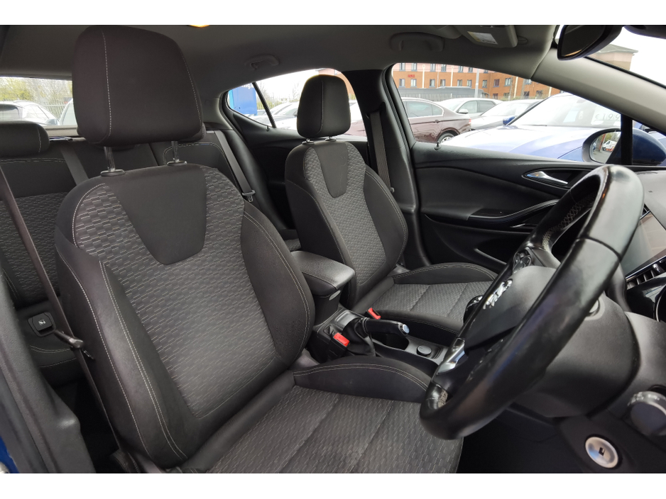 2018 Opel Astra - image 9