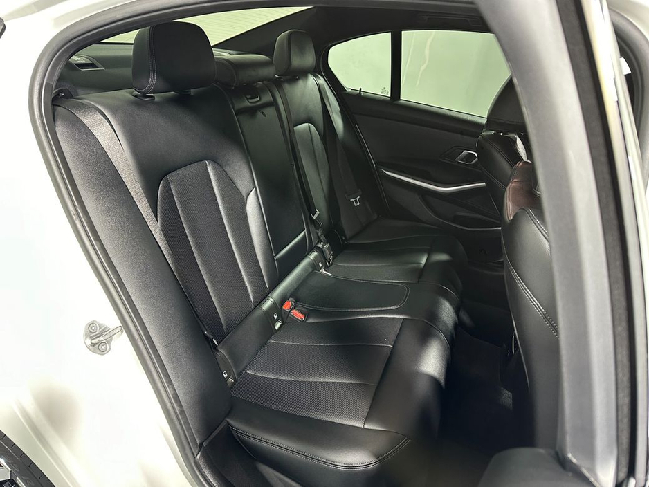 2025 BMW 3 Series - image 11