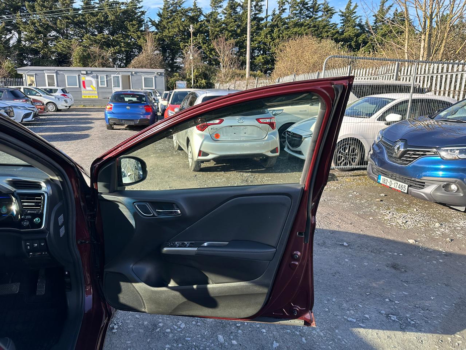 2015 Honda Grace - image 12